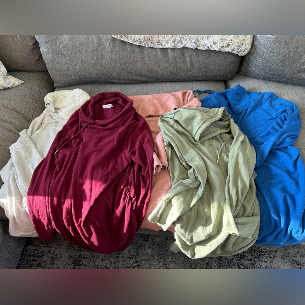 5 Maternity long sleeved shirts